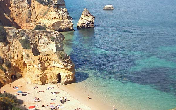 Strand Praia do Camilo bei Lagos, Portugal