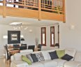 Villa Amendoeira 163 - Living area and gallery