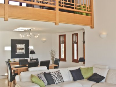 Villa Amendoeira 163 - Living area and gallery
