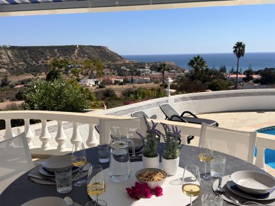 Terrasse_Tisch_gedeckt