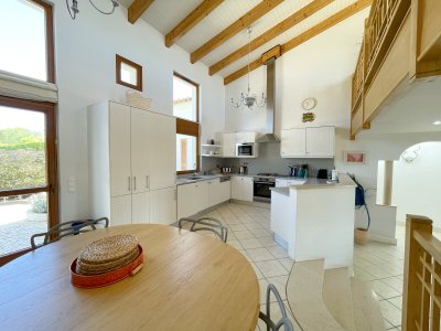 AlmaVerde-Villa-70-Küche-Essbereich-1