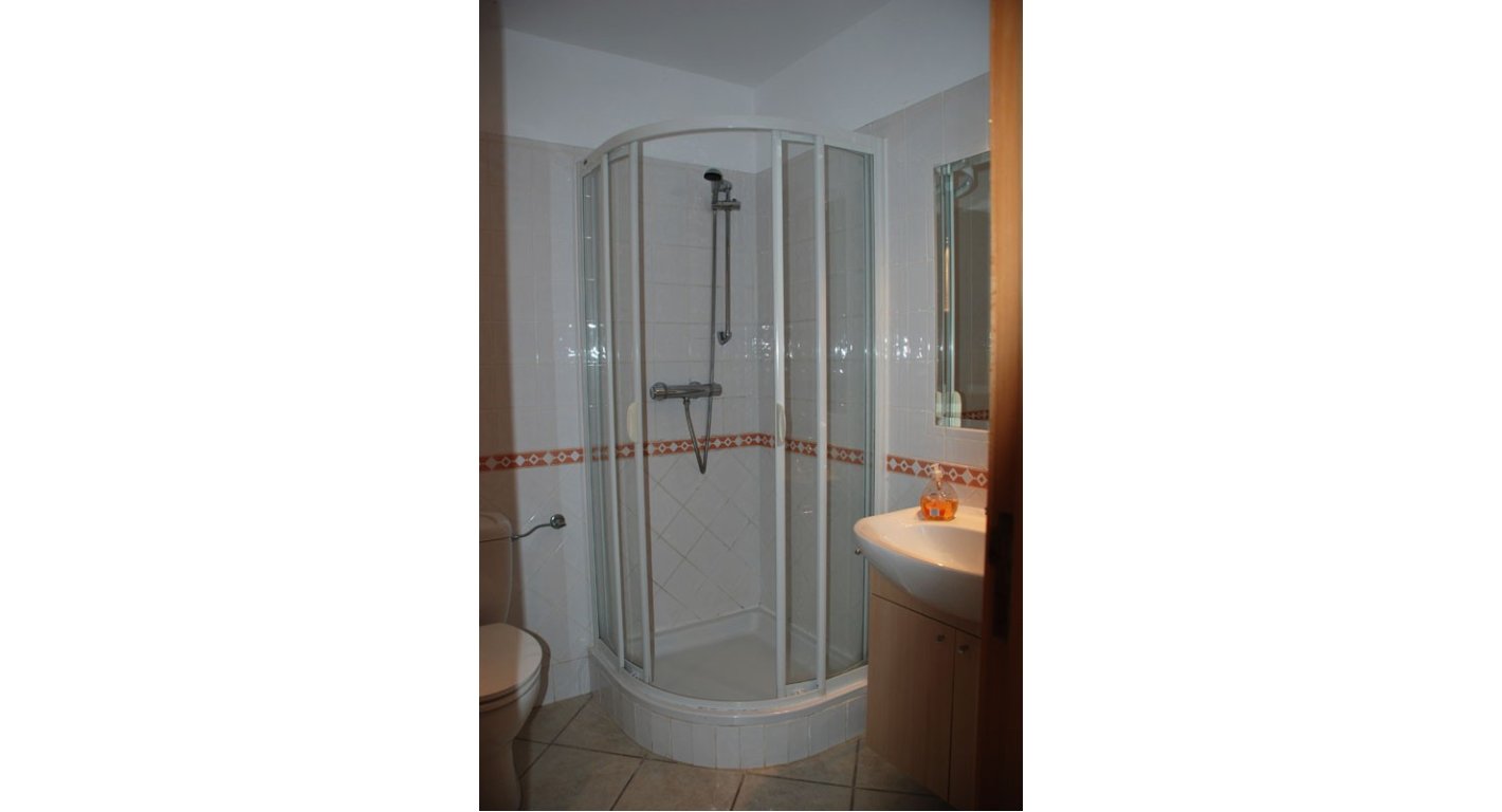Casuarina_140_master_en_suite_shower_room