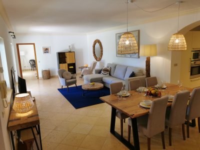 Quinta da Colina Esstisch und WZ