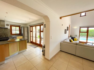 Villa 162 Durchgang Wohnbereich_Küche