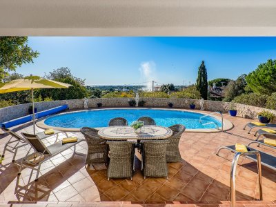 Terrasse mit Pool