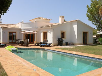 AlmaVerde-Villa-115-pool-bbq1