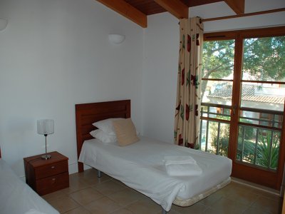 Villa-Gemini-1st-floor-twin-bedroom
