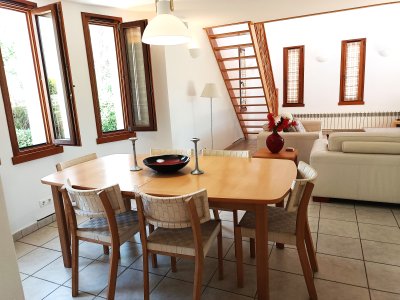 142 Dining room 
